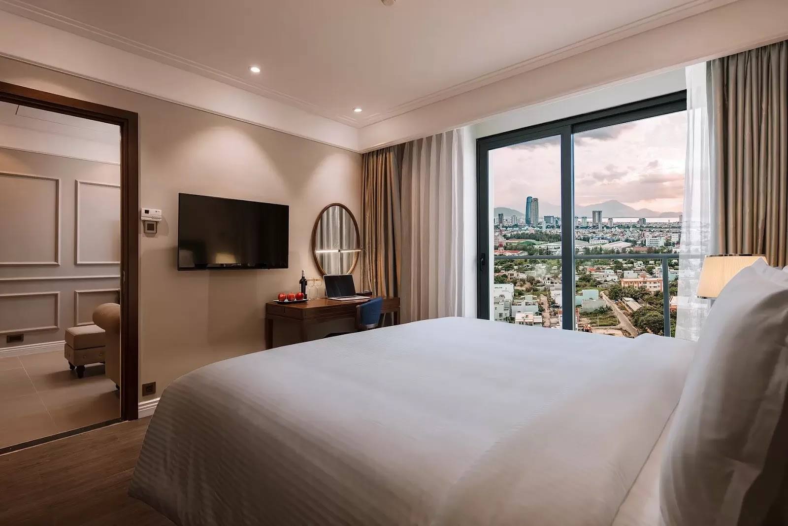Căn hộ chuẩn 5* trong tòa ALtara Suites S 100m2, 2PN, 2WC view đẹp nhất biển Mỹ Khê, sở hữu lâu dài - Ảnh chính